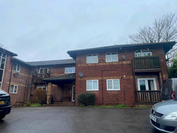 2 Bedroom Flat To Rent In The Laurels, Andover, Hampshire, SP10