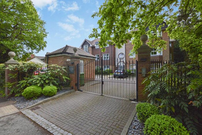 2 Bedroom Apartment To Rent In Old Woking Road, West Byfleet, Surrey, KT14