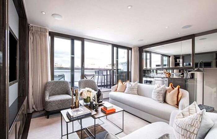 3 Bedroom Flat To Rent In Prince Of Wales Terrace, Kensington, London, W8