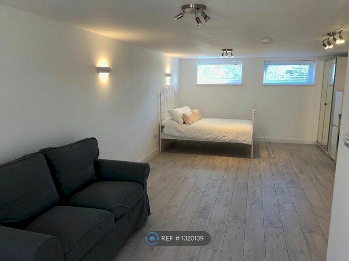 Studio To Rent In Slough, Slough SL1