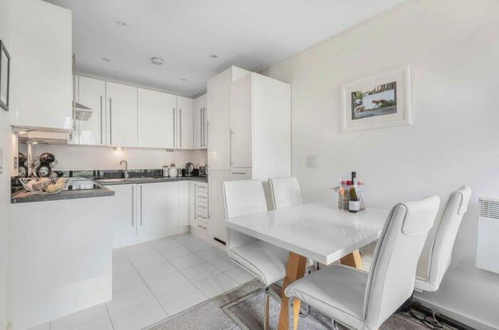 1 Bedroom Flat To Rent In Hallsville Road, Canning Town, London, E16