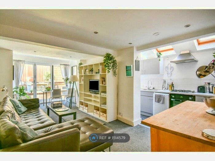 2 Bedroom Flat To Rent In Brixton, London, SW2