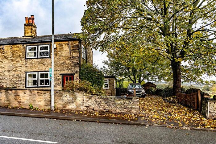 2 Bedroom Semi-detached House For Sale In Wakefield Road, Lightcliffe, Halifax, HX3