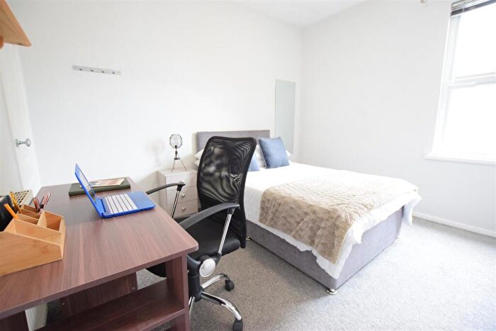 2 Bedroom Terraced House To Rent In Park Street - Student House - /, LN1
