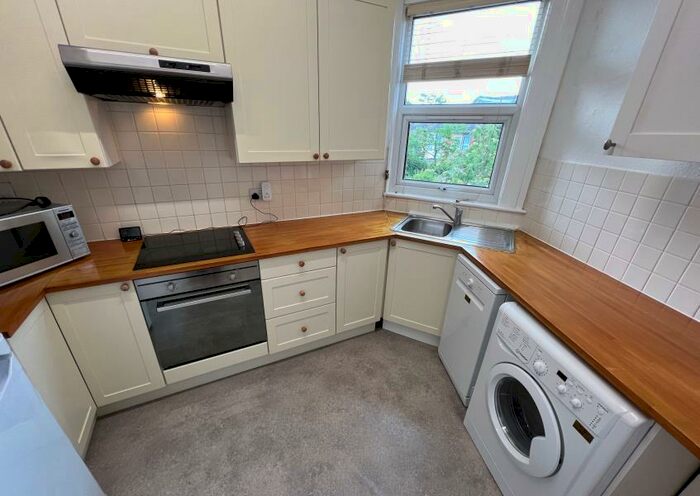 2 Bedroom Flat To Rent In Claverley Grove, Finchley, N3