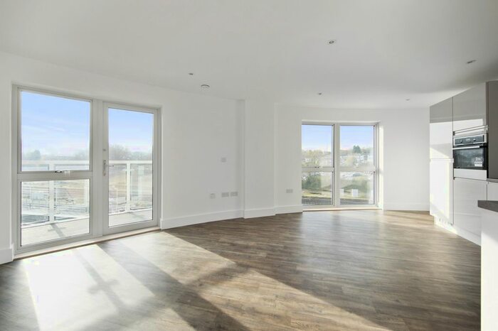 2 Bedroom Flat To Rent In Austen House, Station View, Guildford, GU1