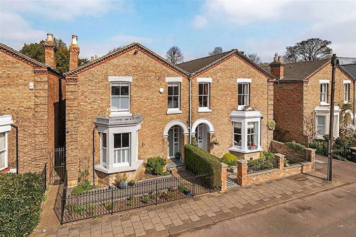 4 Bedroom Semi Detached House For Sale In Glebe Road, Bedford, MK40