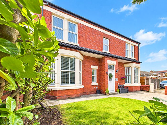3 Bedroom Detached House For Sale In The Grange, Wallasey, CH44