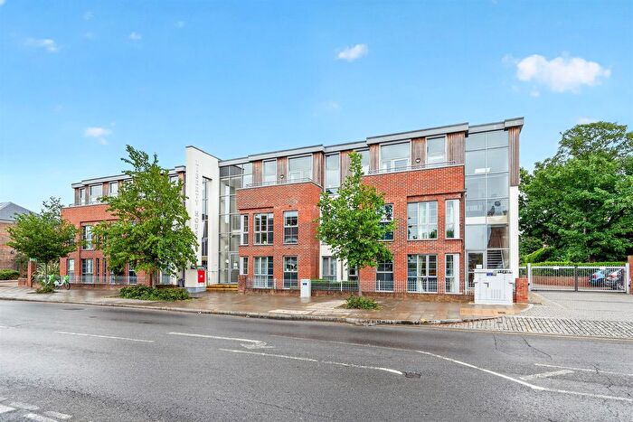 2 Bedroom Flat For Sale In Kingston Road, London, SW20
