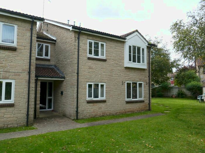 1 Bedroom Flat To Rent In Sutton Grange, Yeovil, BA21