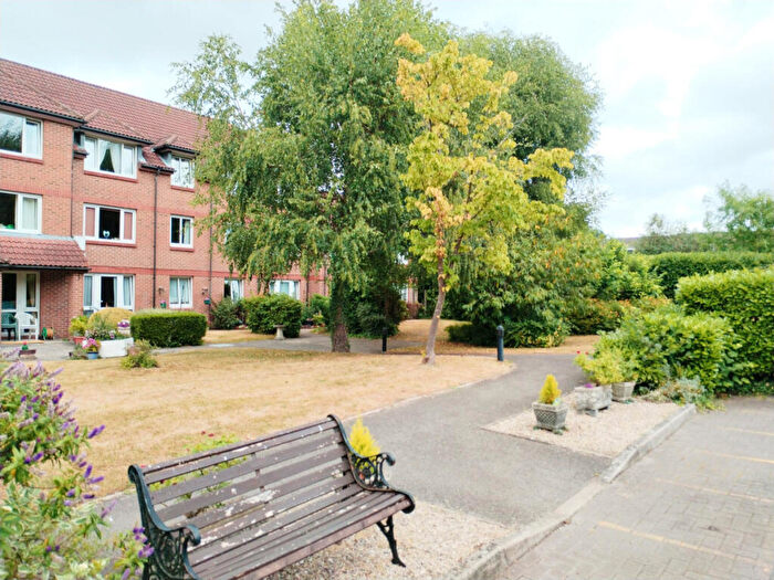 1 Bedroom Flat For Sale In Tebbit Close, Bracknell, RG12