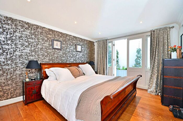 2 Bedroom Flat To Rent In Courtfield Gardens, South Kensington, London, SW5