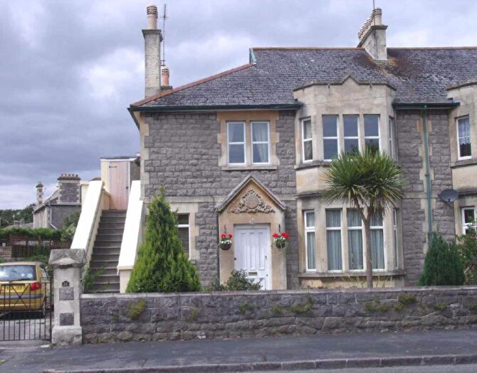 2 Bedroom Flat To Rent In Clarence Grove Road, Southward, BS23