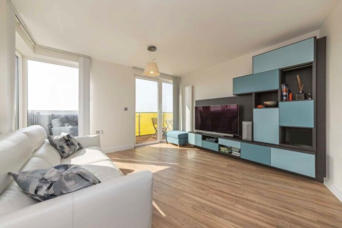 2 Bedroom Flat For Sale In Finchley Road, Childs Hill, NW11