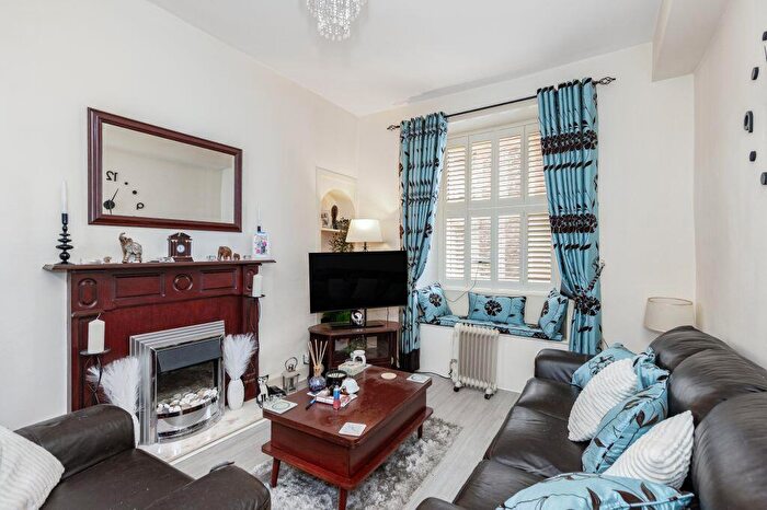 1 Bedroom Flat For Sale In / Henderson Street, The Shore, Edinburgh, EH6