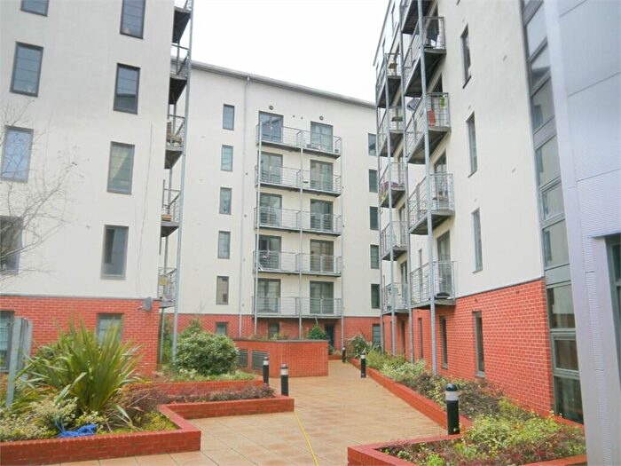 1 Bedroom Apartment To Rent In Park West, NG7