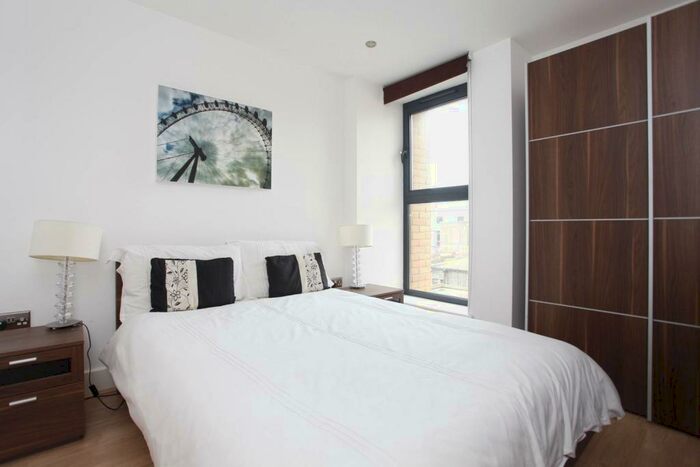 2 Bedroom Flat To Rent In Hoxton Square, Shoreditch, London, N1