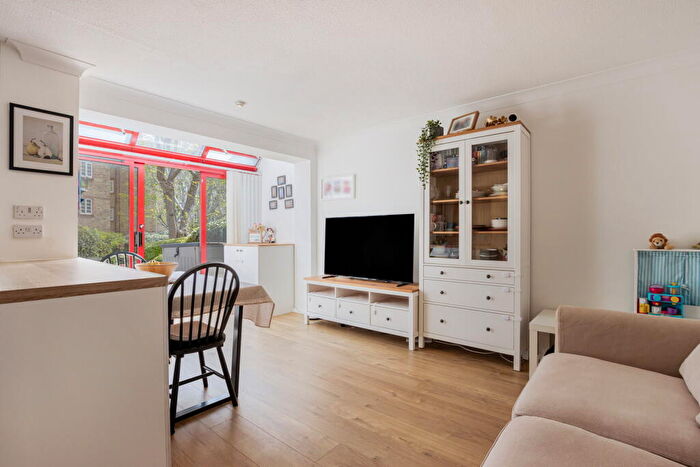 2 Bedroom Maisonette For Sale In Bywater Place, Rotherhithe, SE16