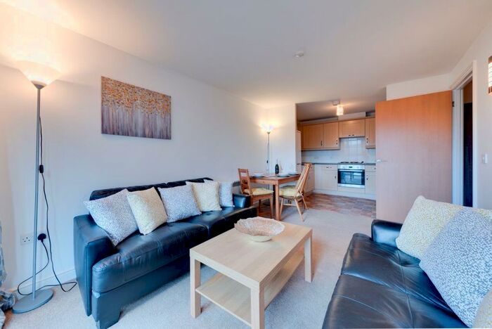 3 Bedroom Flat To Rent In Bingley Court, Canterbury CT1