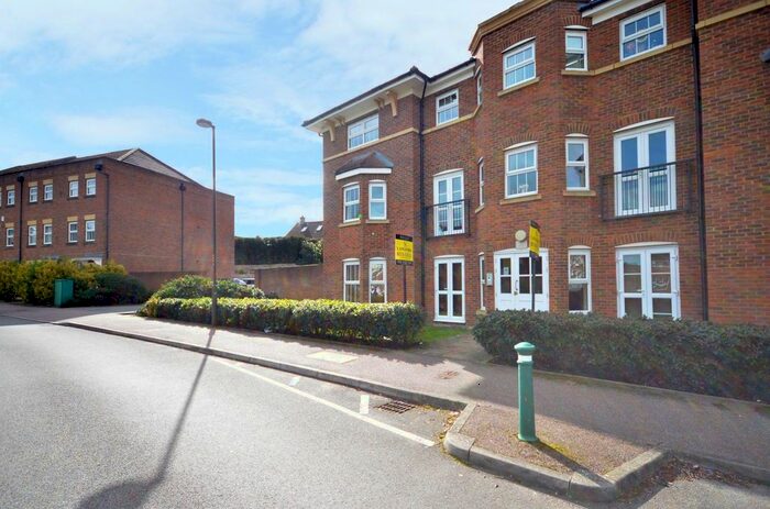 3 Bedroom Flat To Rent In Gardenia Road, Bromley, BR1