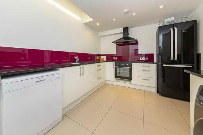5 Bedroom Semi-Detached House To Rent In Fredericks Row, Angel, EC1V