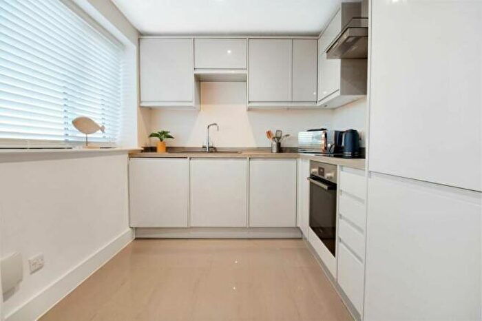 1 Bedroom Apartment To Rent In Seafarers Court, Southampton, SO14