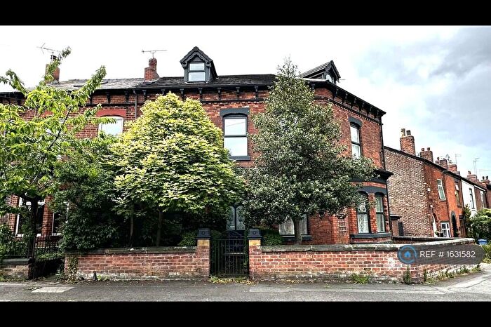 4 Bedroom Semi-Detached House To Rent In Sheffield Road, Hyde, SK14