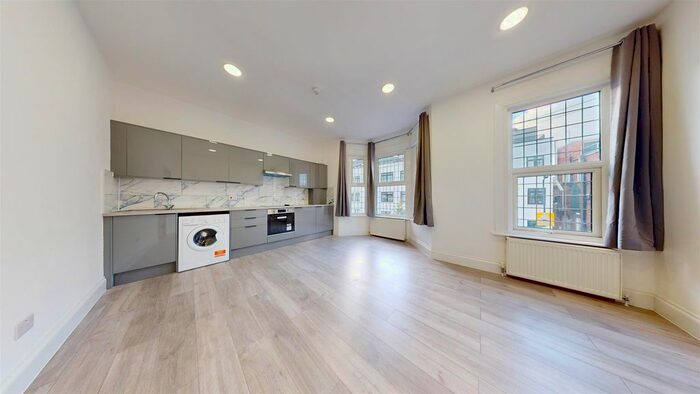 4 Bedroom Flat To Rent In Oaklands Road, Cricklewood, London, NW2