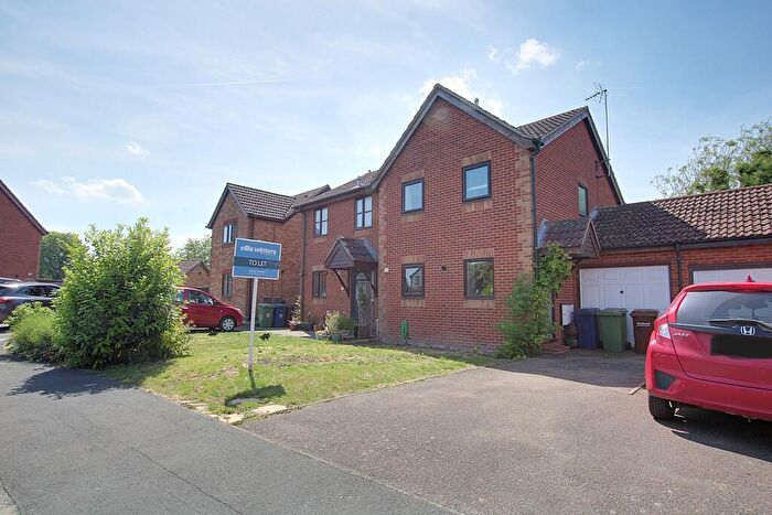 3 Bedroom Semi-Detached House To Rent In Plover Close, Chatteris, PE16