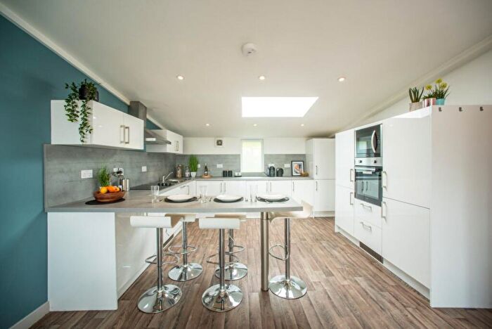 5 Bedroom Flat To Rent In Manor Court, Newcastle Upon Tyne, NE2