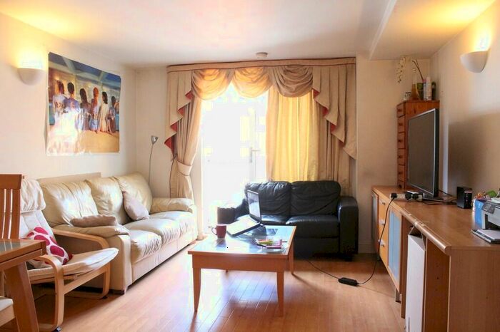2 Bedroom Apartment To Rent In , Whitworth St West, W3