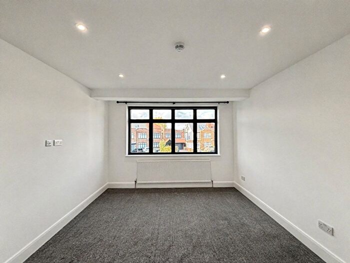 3 Bedroom Flat To Rent In Flat, Chantry Close, Harrow, HA3
