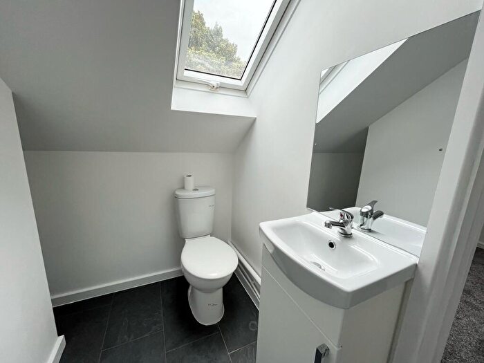 2 Bedroom Apartment To Rent In Toledo Road, Southend On Sea, SS1