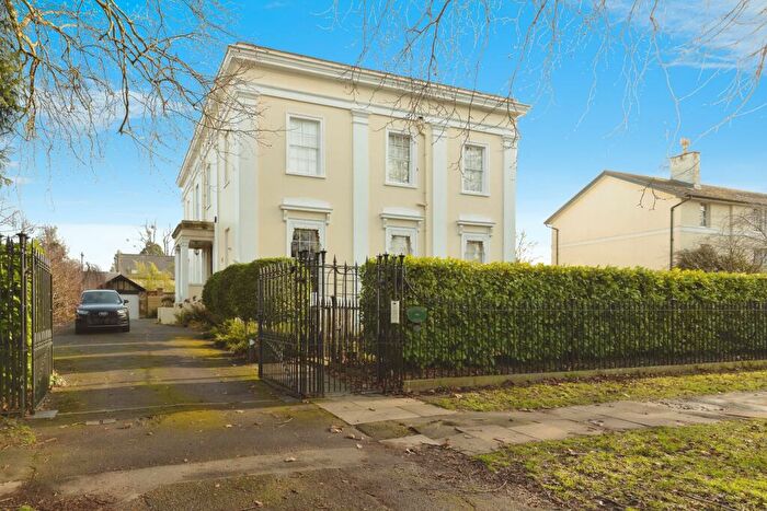2 Bedroom Flat To Rent In Pittville Lawn, Cheltenham, GL52