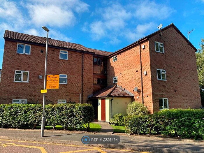 2 Bedroom Flat To Rent In Chessington Hall Gardens, Chessington, KT9