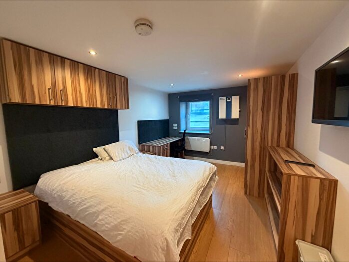 1 Bedroom Flat To Rent In Venn Street, Huddersfield, HD1