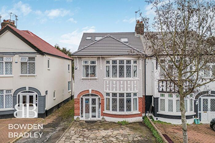 5 Bedroom Semi Detached House For Sale In Abbotswood Gardens, Clayhall, IG5