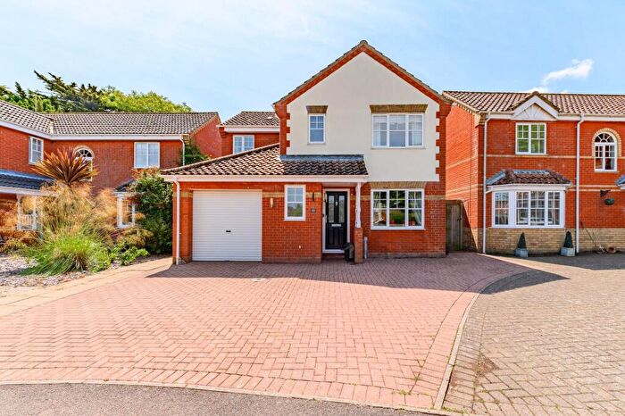 4 Bedroom Detached House For Sale In Sharpe Way, Ormesby, NR29