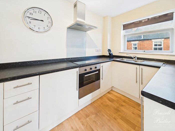 2 Bedroom Flat To Rent In Elm Street, Buckingham, MK18