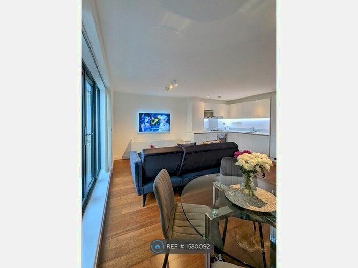 1 Bedroom Flat To Rent In Braeburn Court, London, N14