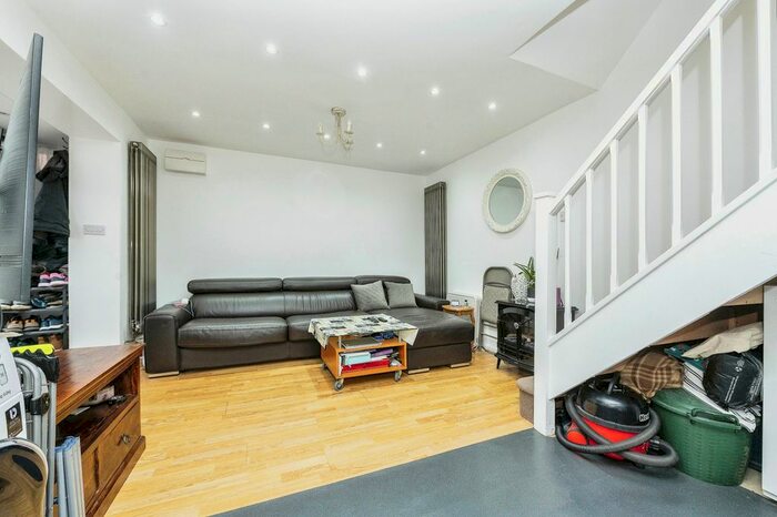 1 Bedroom End Of Terrace House For Sale In Copperfields, Luton, Bedfordshire, LU4