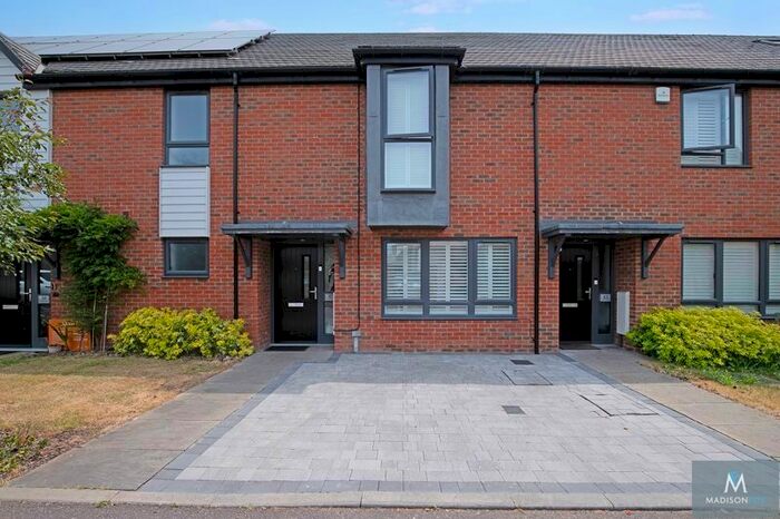 3 Bedroom Terraced House To Rent In Park View, Chigwell, IG7