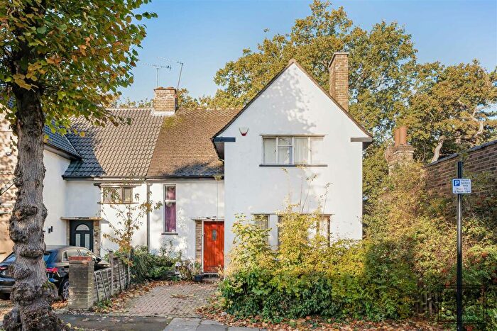 3 Bedroom Semi Detached House For Sale In Lavender Gardens, Enfield, EN2