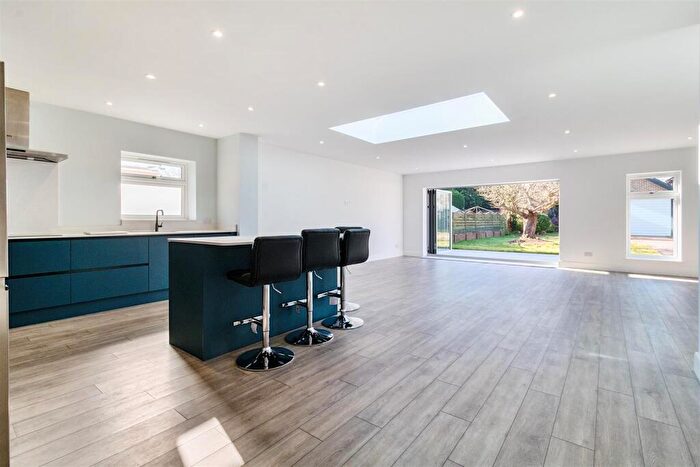 4 Bedroom Detached House To Rent In Chertsey, KT16