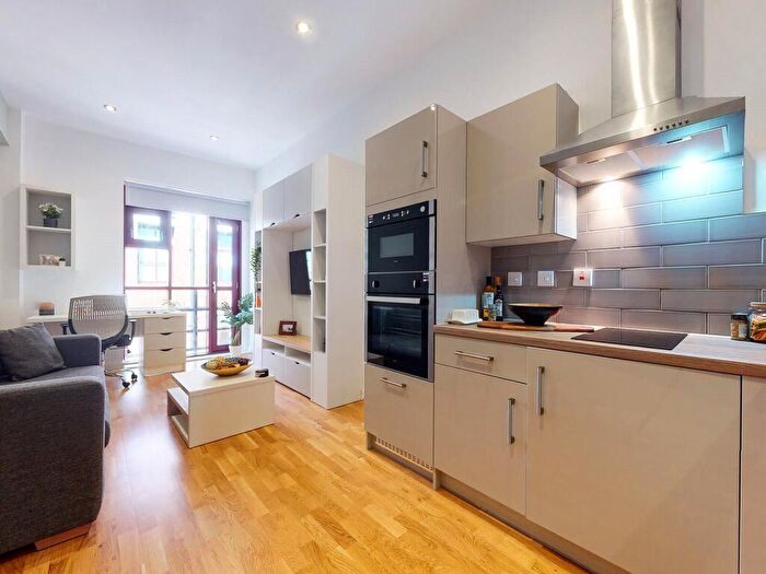 Apartment To Rent In Apt, Crown Residence #, LS1