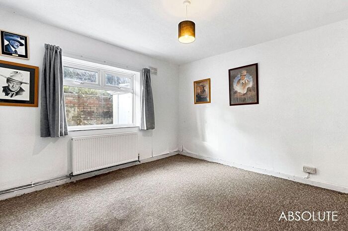 2 Bedroom Flat For Sale In Cartwright Crescent, Teignmouth, TQ14