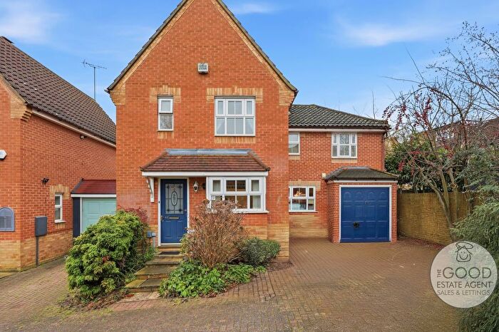 4 Bedroom Detached House For Sale In Fairmeads, Loughton, IG10
