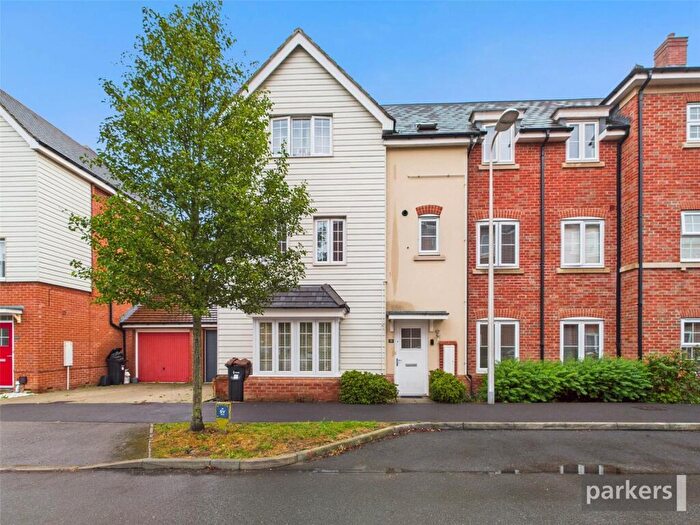 2 Bedroom Maisonette For Sale In Jasmine Square, Woodley, Reading, Berkshire, RG5
