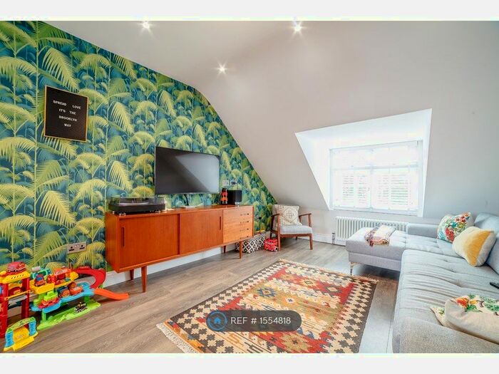 3 Bedroom Flat To Rent In Glenmore Apartments, London, SE19