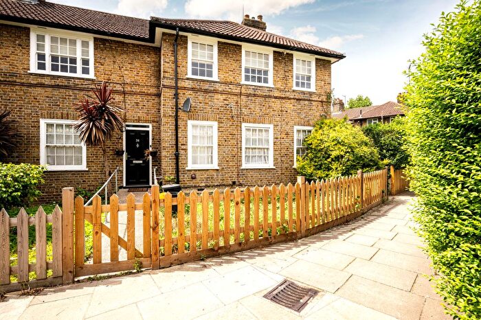3 Bedroom Flat For Sale In Hill Farm Road, London, W10